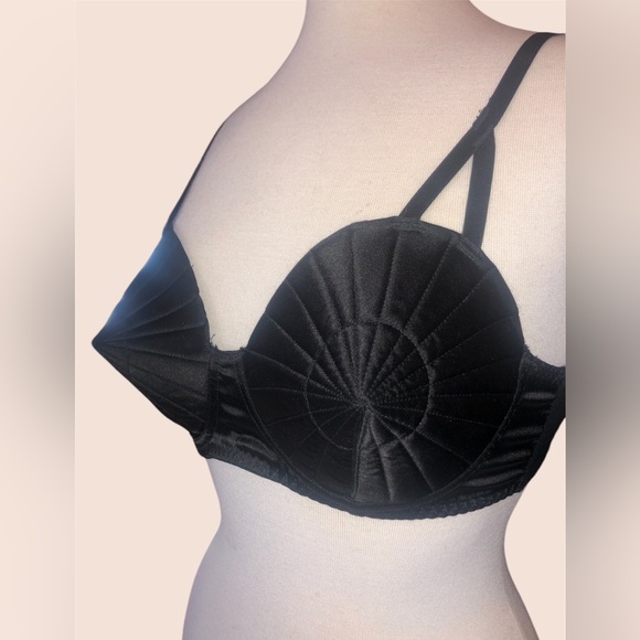 3 cute bras, 38B-C, sold as set. - Picture 4 of 15